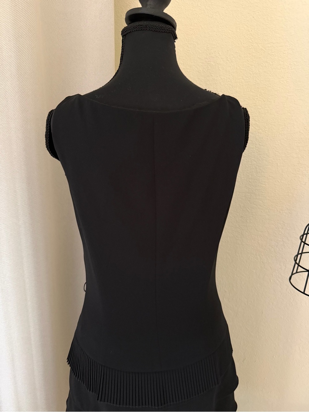 Escada Black Pleated Tiered Midi Dress Sleeveless V Neck EU 36 US 6 Luxury - Picture 7 of 9